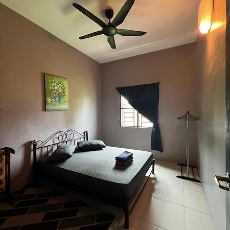 Taiping Homestay Husna Afina Exterior foto